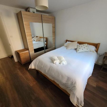 Comfortable Two Bedroom Modern Apartment 伦敦 外观 照片