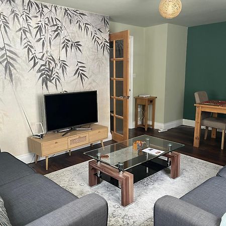 Comfortable Two Bedroom Modern Apartment 伦敦 外观 照片