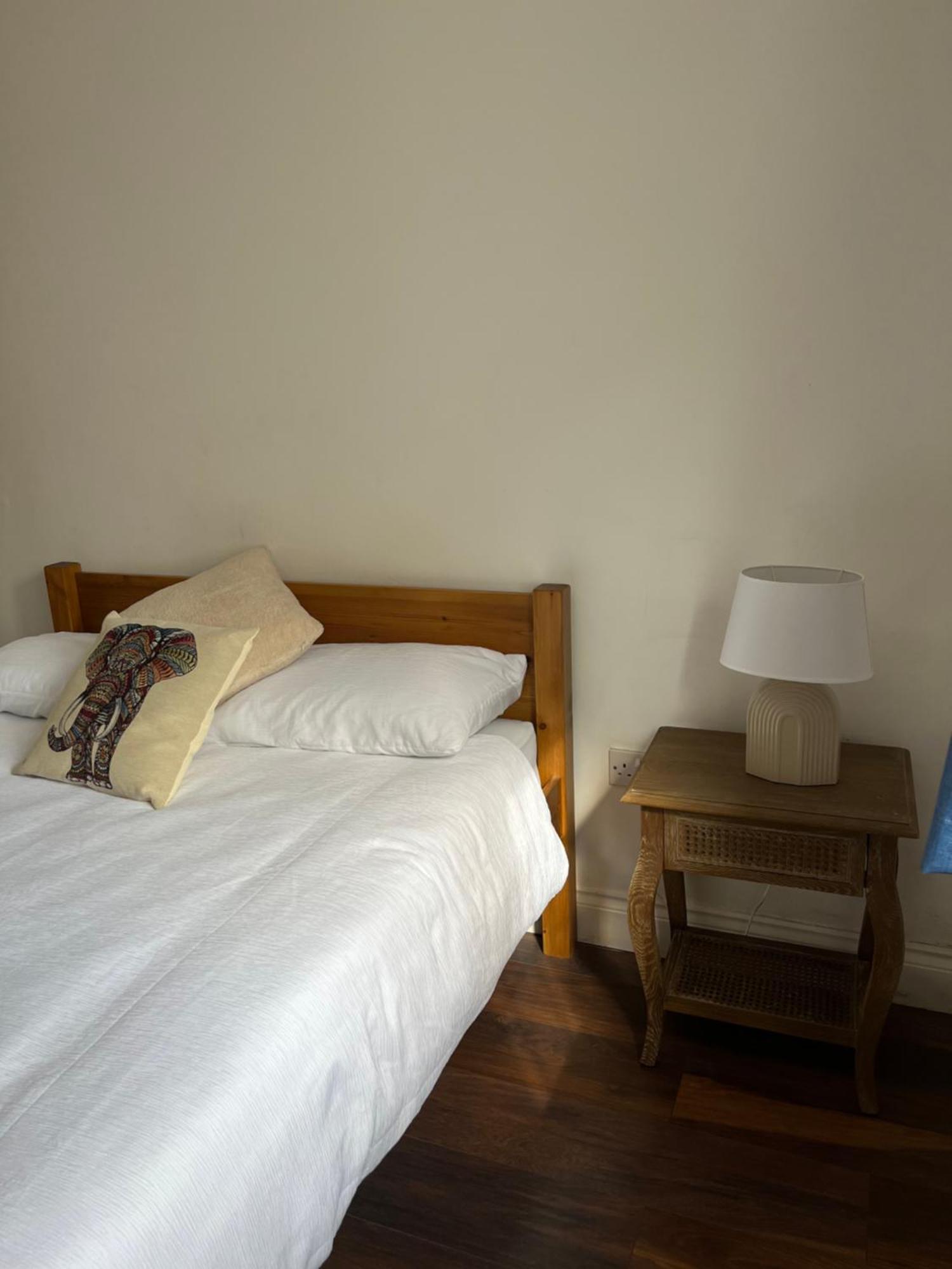 Comfortable Two Bedroom Modern Apartment 伦敦 外观 照片