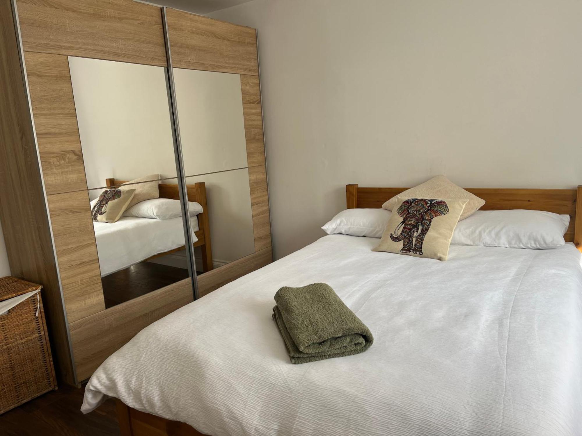 Comfortable Two Bedroom Modern Apartment 伦敦 外观 照片